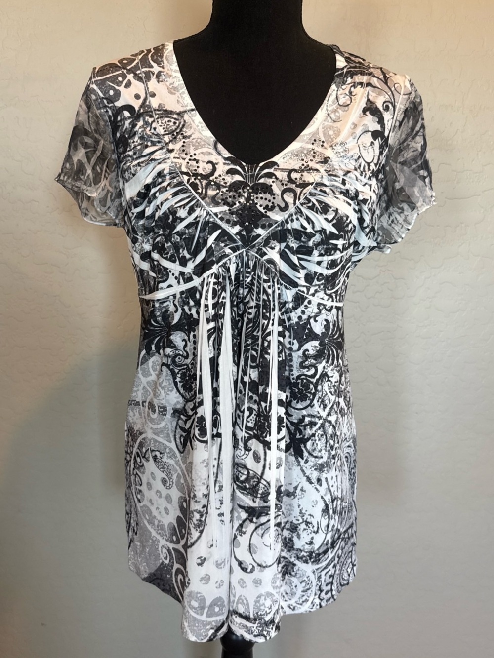 Apt. 9 Black and White V-Neck Flowy Bouse